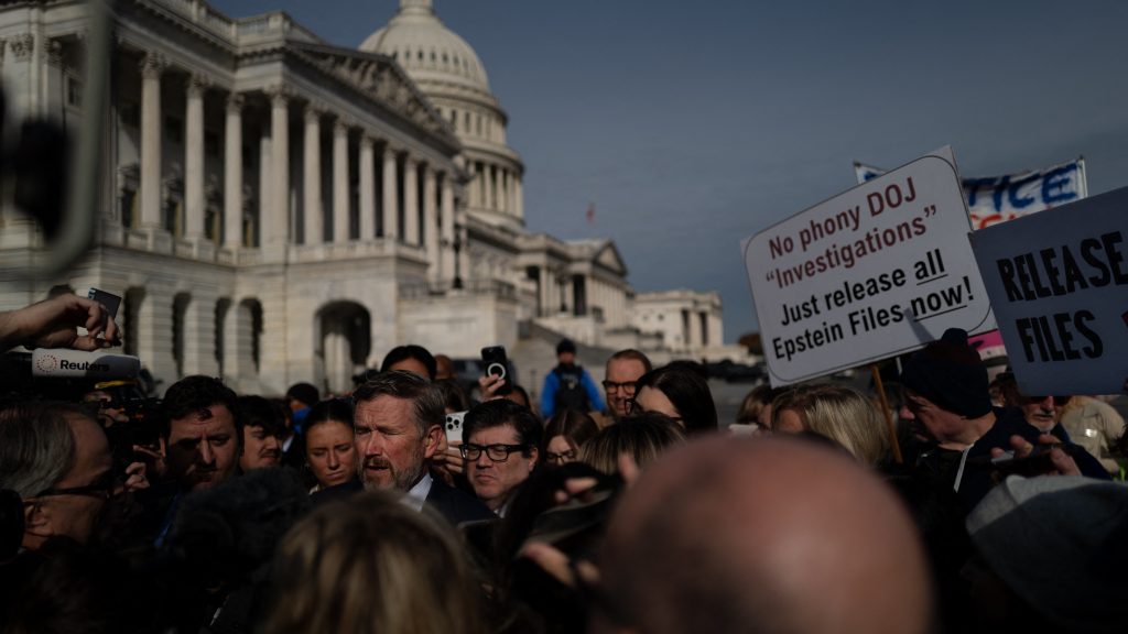 Megszavazta az amerikai képviselőház az Epstein-akták nyilvánosságra hozását