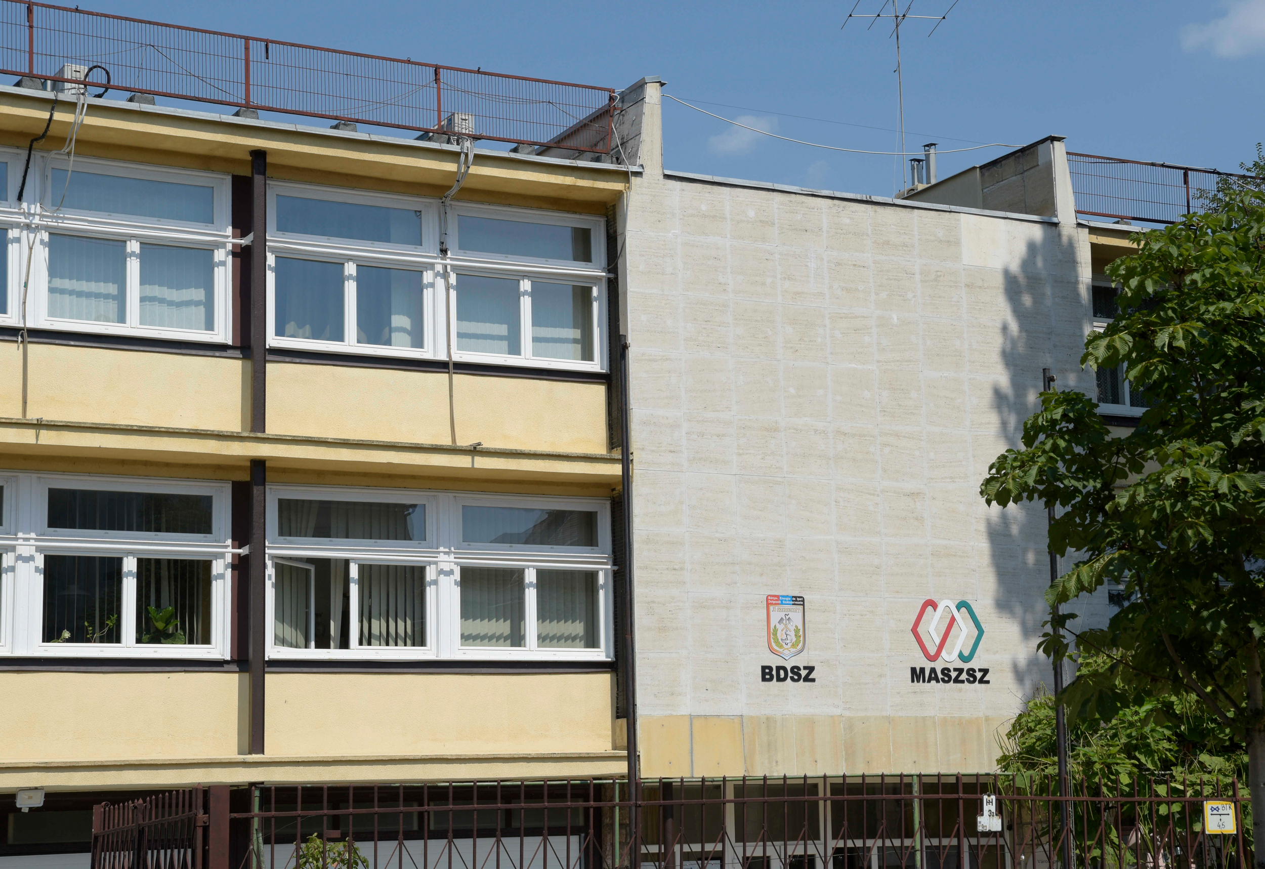 27 ezer ember fizetése veszélyben a kormány fővárossal folytatott macska-egér játéka miatt, sztrájk jöhet 1