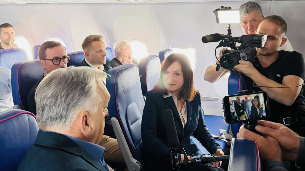 Az ATV korábbi főmunkatársa a Kossuth Rádió színeiben interjúzott Orbánnal a Washingtonba tartó gépen
