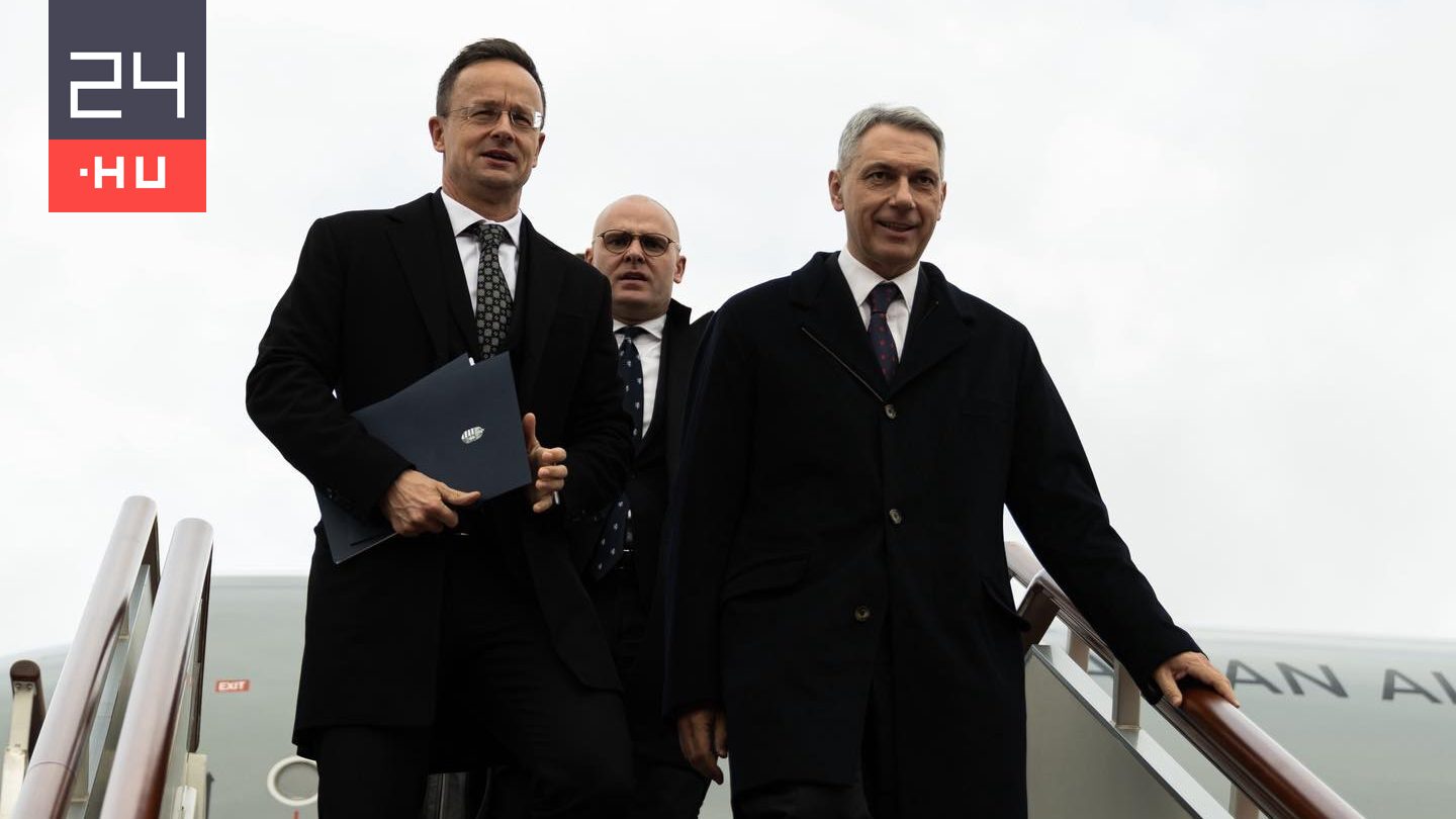 Megérkezett Moszkvába Orbán Viktor több miniszter társaságában