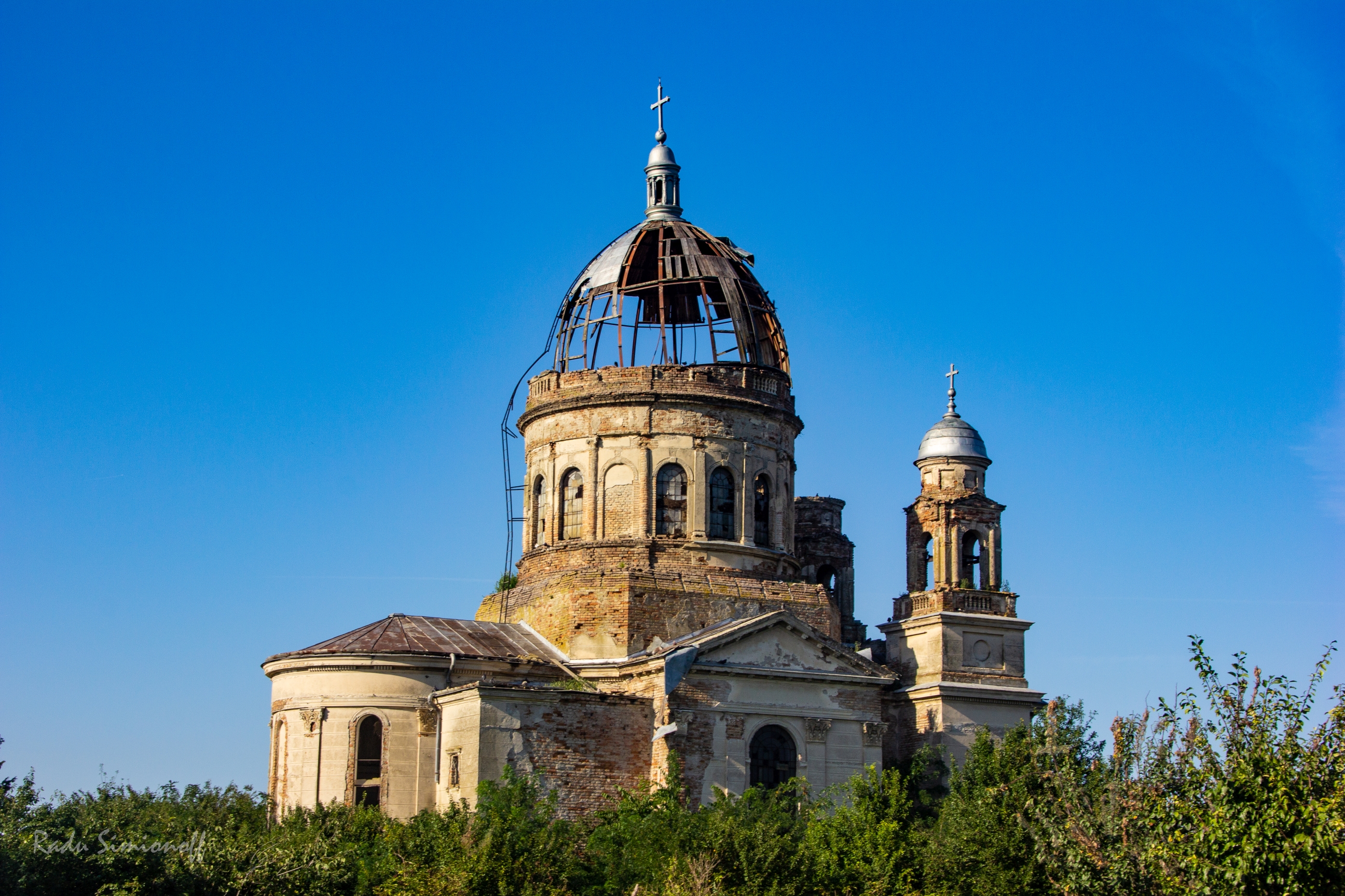 Az összedőlés szélére került az esztergomi bazilika ihlette bánáti Csávossy-síremlék 2