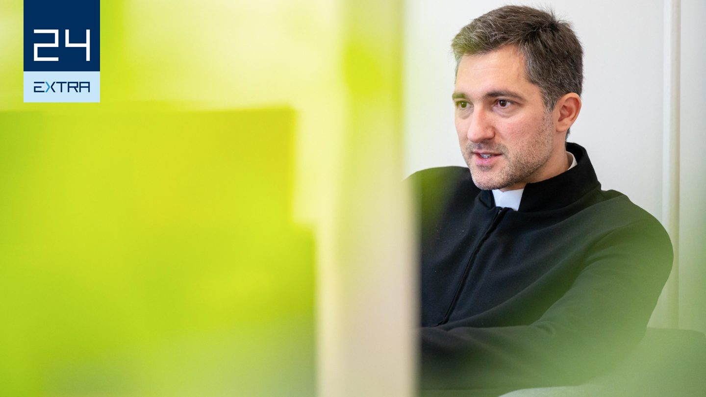 Mindenkinek magának kell kikászálódnia a kalamajkából, amibe a gyűrűhúzás után keveredett – vallja a párkapcsolati tanácsokat osztogató hipokrata lelkész