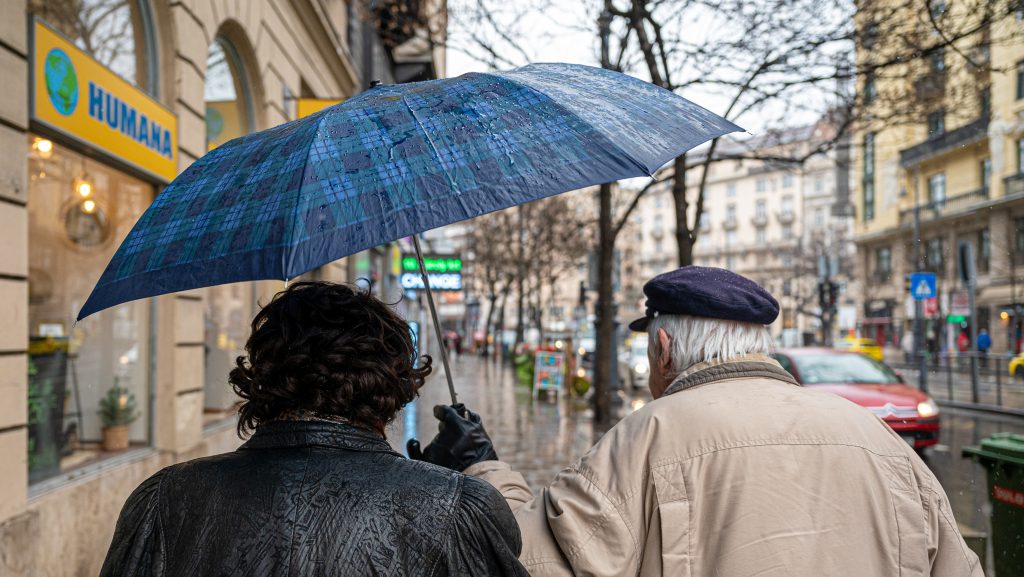 Hidegfronttal és esővel indul a hét, majd ismét jön a napos őszi idő