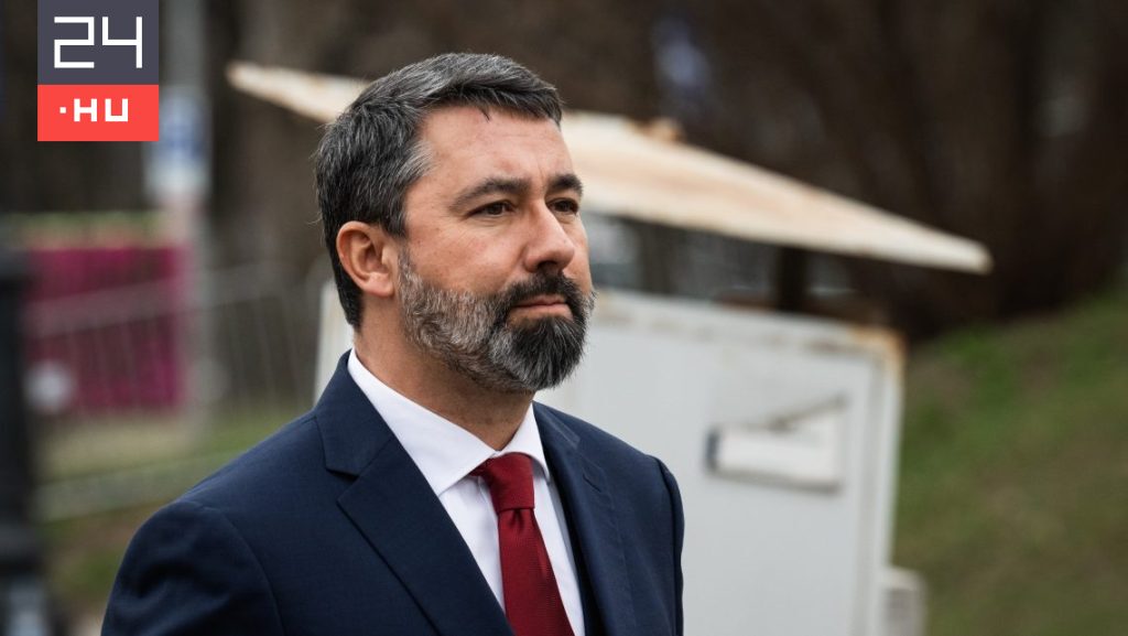 Reagált a kormány a fideszes propagandisták washingtoni útjára