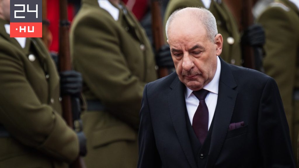 Az államfő kitüntette a magyarokat megmentő szörfösöket