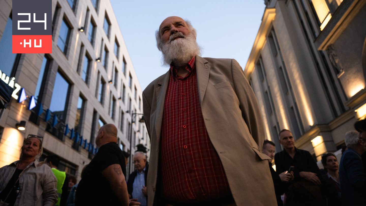 Tüntetés Iványi Gábor mellett