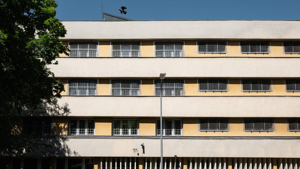 Szőlő utcai javítóintézet: több mint 100 millió forintot kereshettek a lányok futtatásával a gyanúsítottak, pénzmosással is gyanúsítják a volt igazgatót