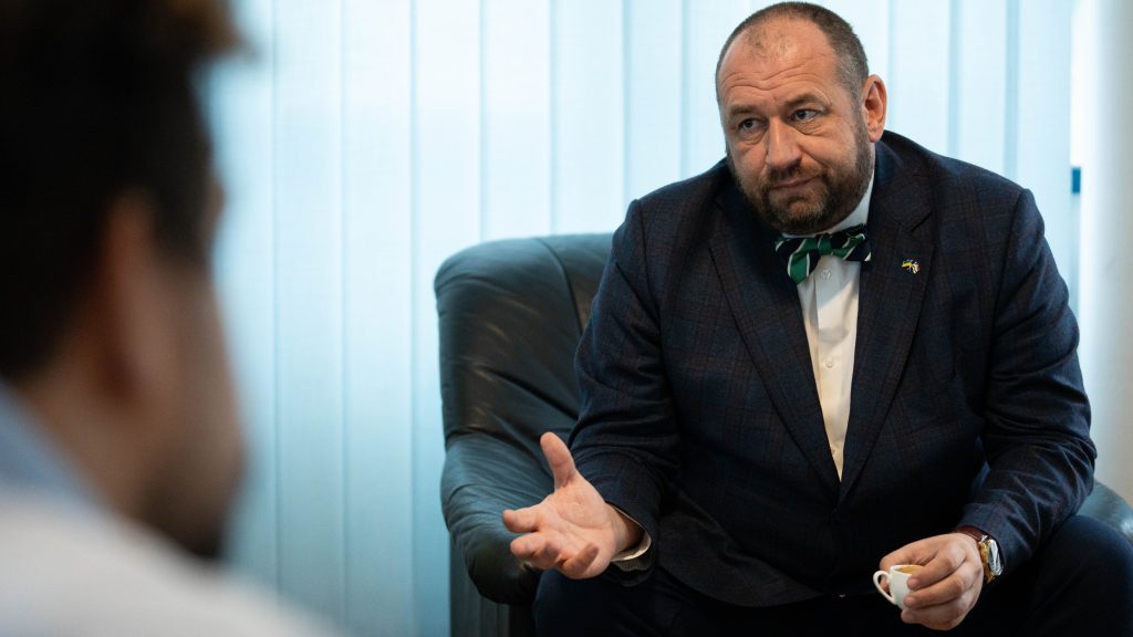 Fegyir Sándor: Hetvennyolc magyar halt meg Ukrajnáért, az orosz hadseregben nulla. Ez egy mutató