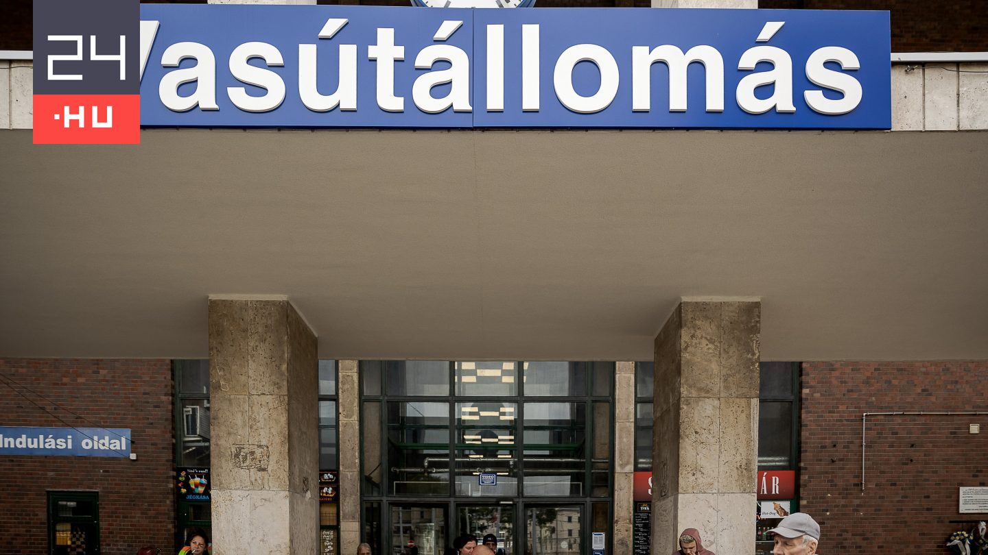 Egy vécé volt a debreceni InterRégió vonaton, az is elromlott, Szolnokon mosdószünetet tartottak