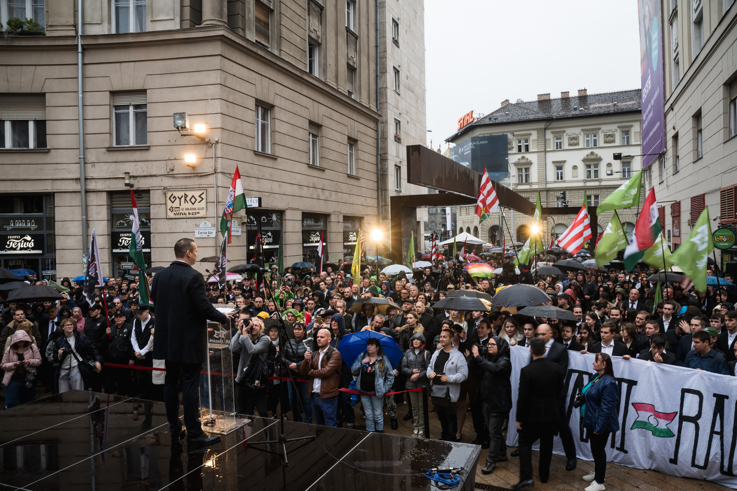 Visszatért a közvélemény-kutatók háborúja: a kormánypárti intézetek Fidesz-előnyt mérnek, a függetleneknél elhúzott a Tisza 1