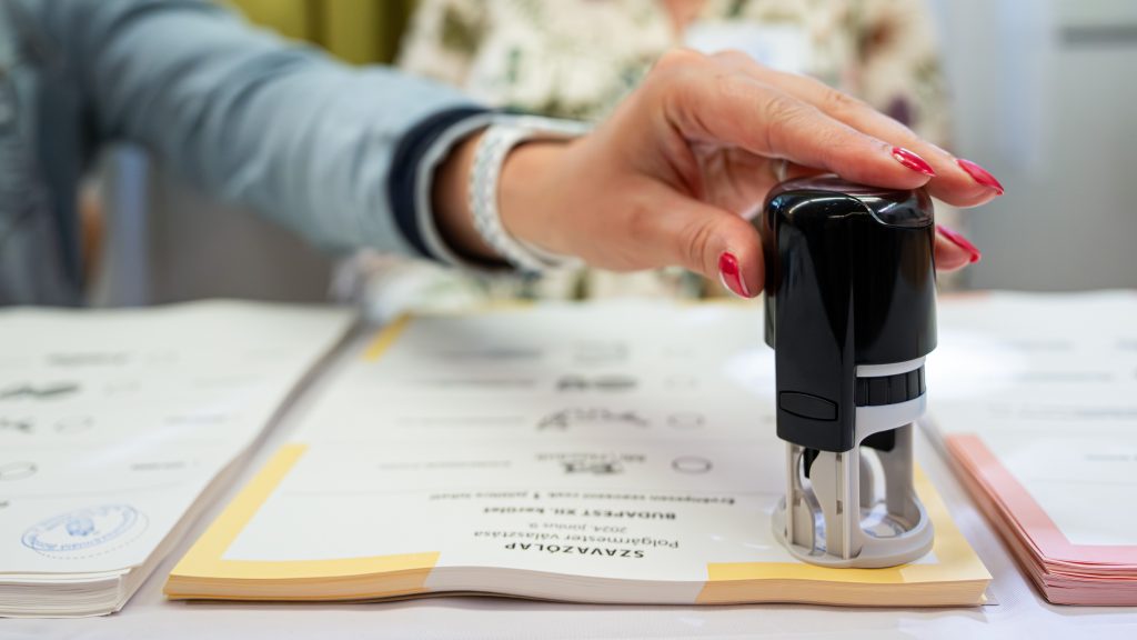 Halottak is kaptak a magyar választásokra szóló regisztrációs levelet Erdélyben