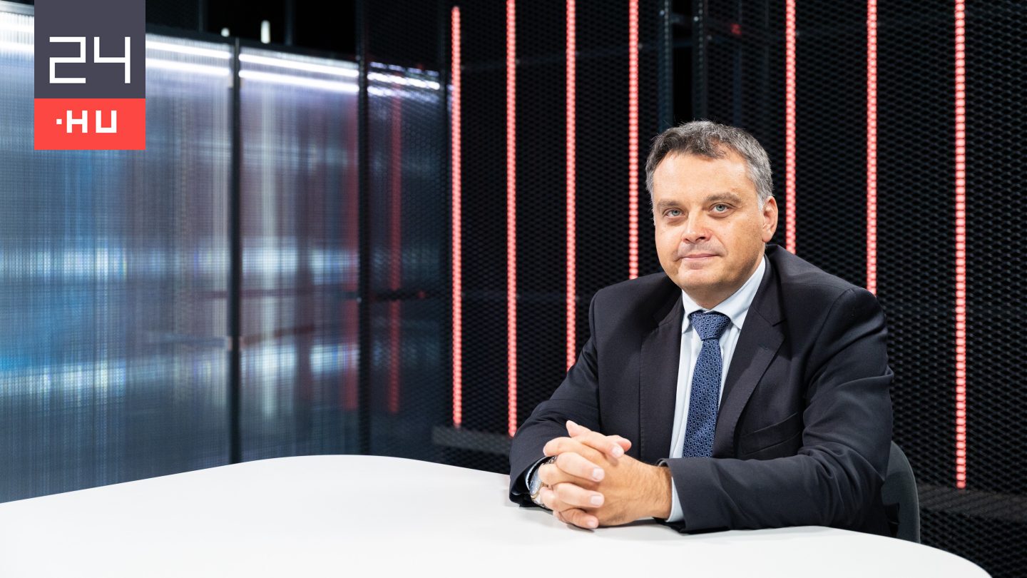 444: Latorcai Csaba arról levelezett helyettes államtitkárával, hogy főispáni értekezleten tárgyalnak majd egy be nem válogatott tiszás jelöltről