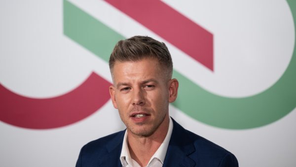 Bekamerázták Magyar Péter győri rendezvényhelyszínét, Orbánét lezárták