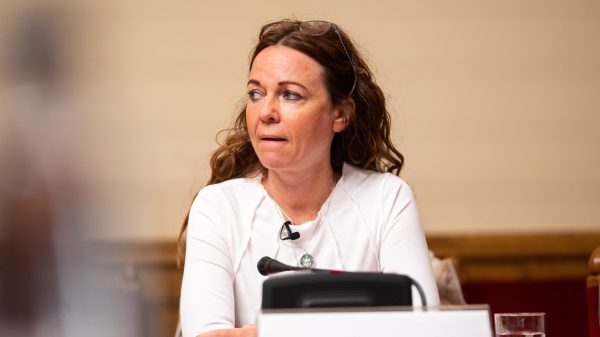 Több mint 3 millió forintjába került Szabó Tímeának az, hogy felmutatta az összevert arcú Orosz Bernadett fotóját