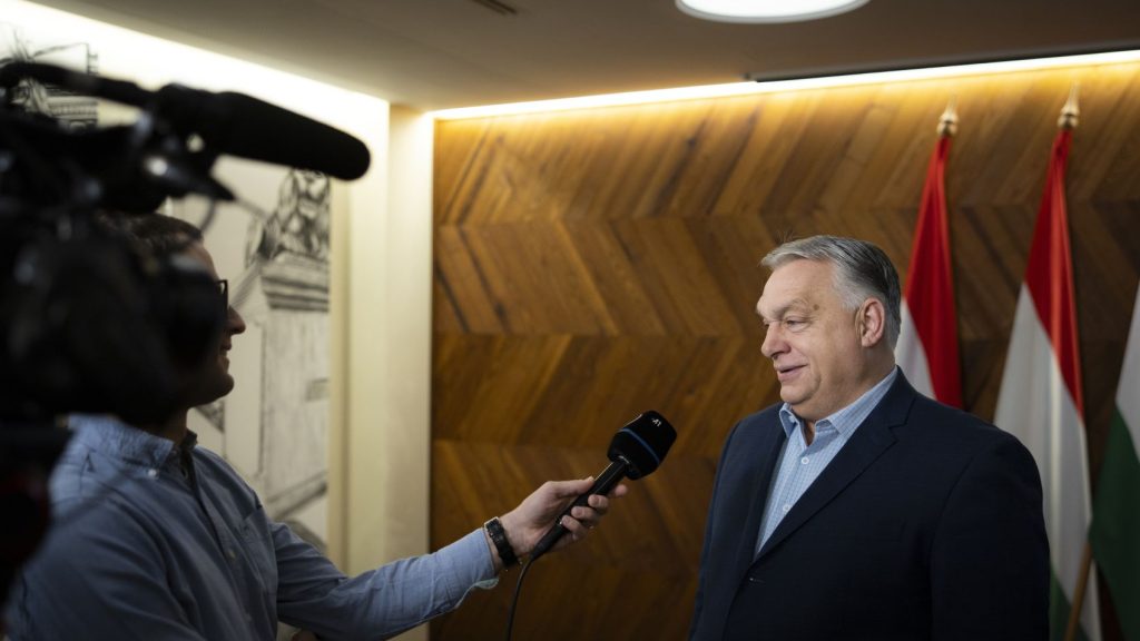 Orbán hajnalban Moszkvába menet a reptéren nyilatkozott a közmédiának