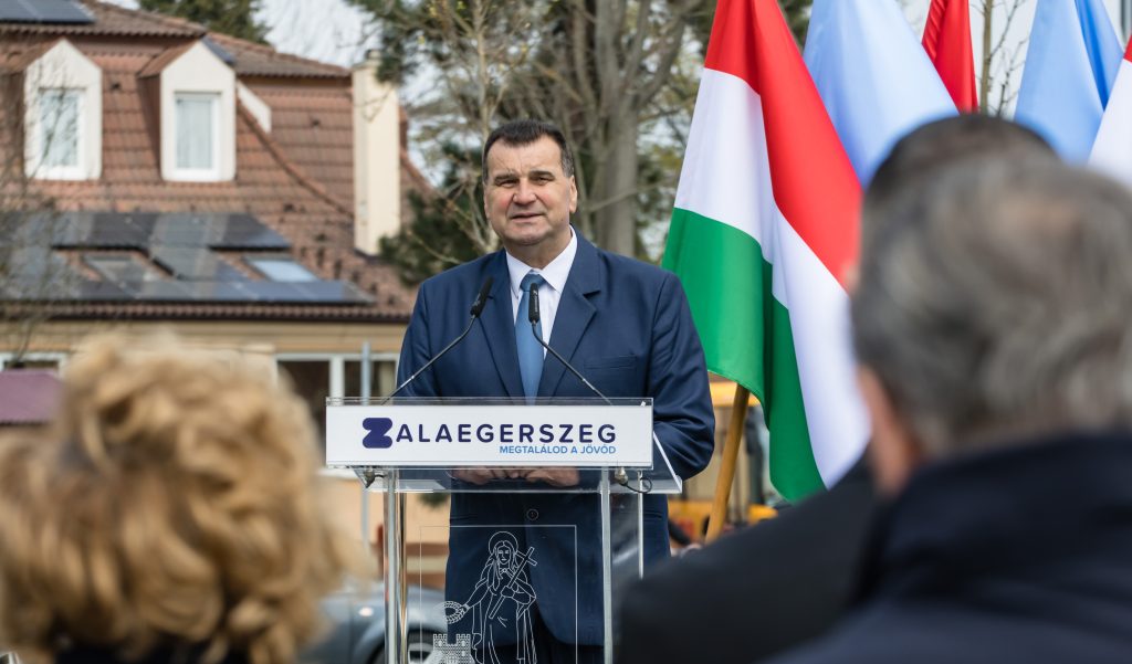 Orbán vitte a selyemzsinórt: zalai látogatásán közölhette a helyi Fidesz-képviselővel, hogy már nem ő a jelölt