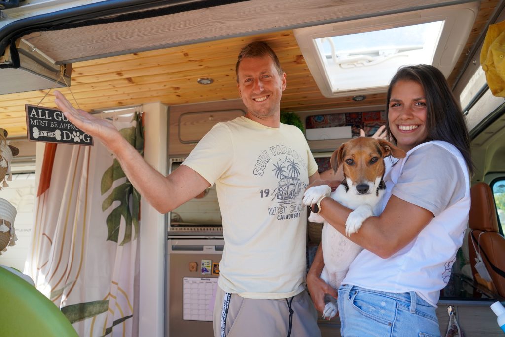 Lakókocsival digitális nomádként: munka közben látni az óceánt