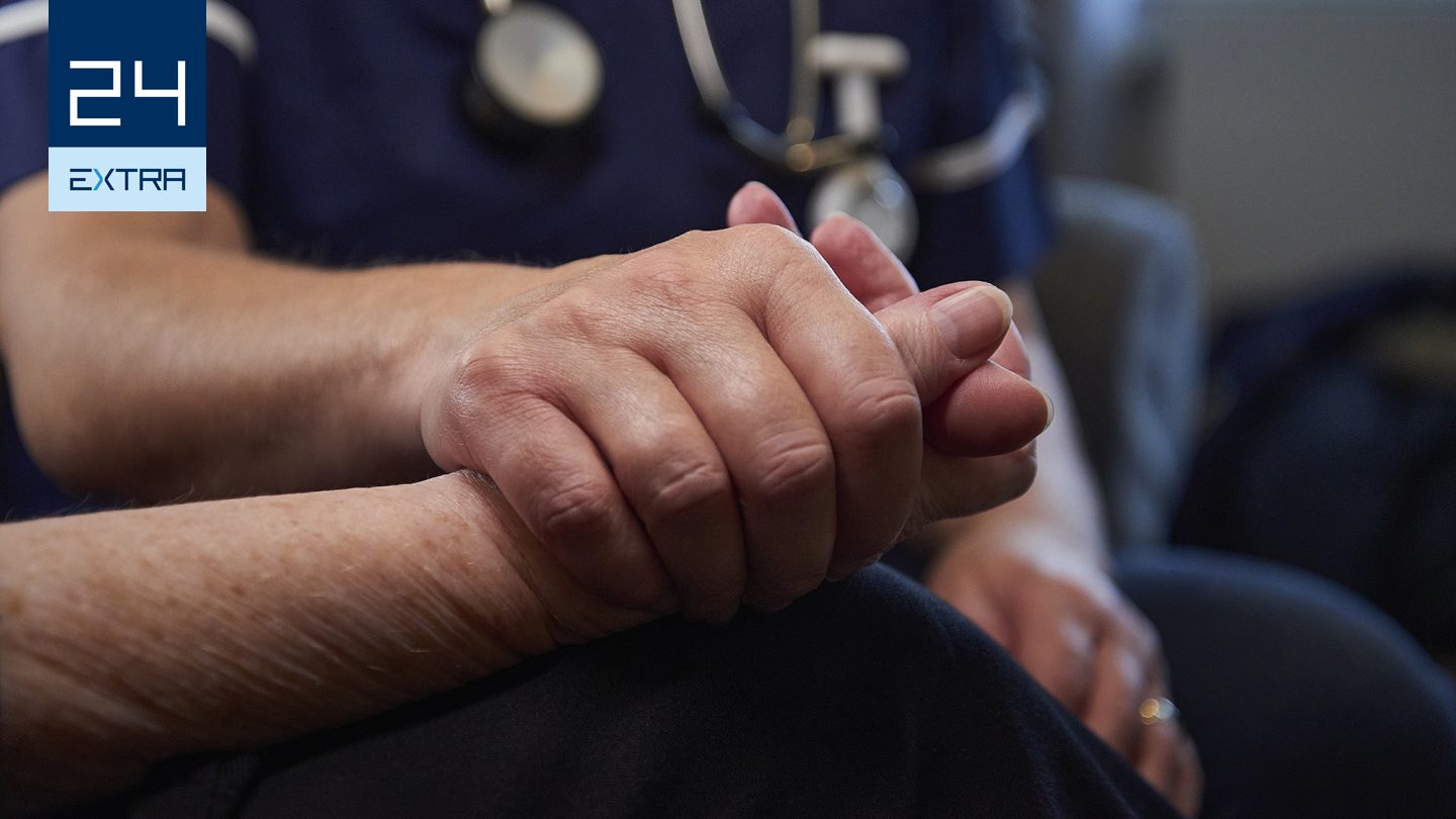 „Négyen nézik, ahogy az ötödik a végét járja” – interjú egy kórházi segédápolóval