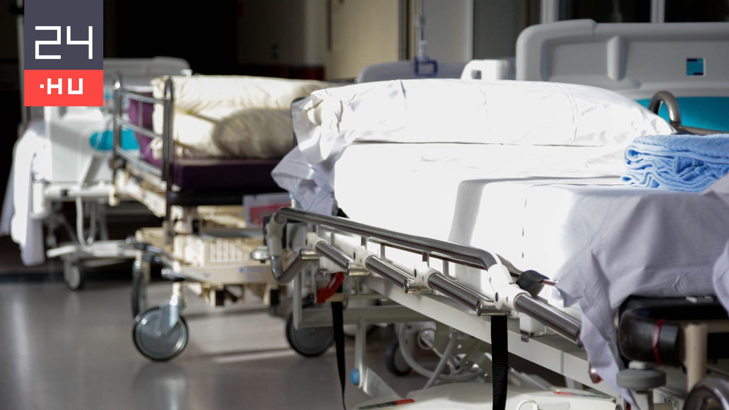 Fájdalmai ellenére sem hívott orvost a haldokló anyjához, majd négy napig együtt élt a nő holttestével