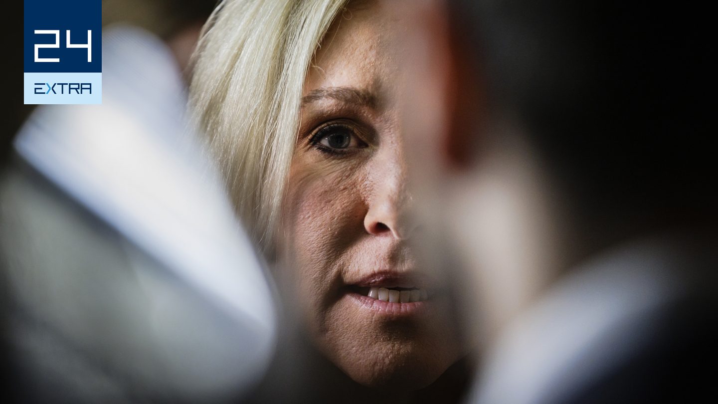 Komoly politikai tétje van annak, hogy a fitneszedzőből lett konteókirálynő látványosan hátat fordított Trumpnak