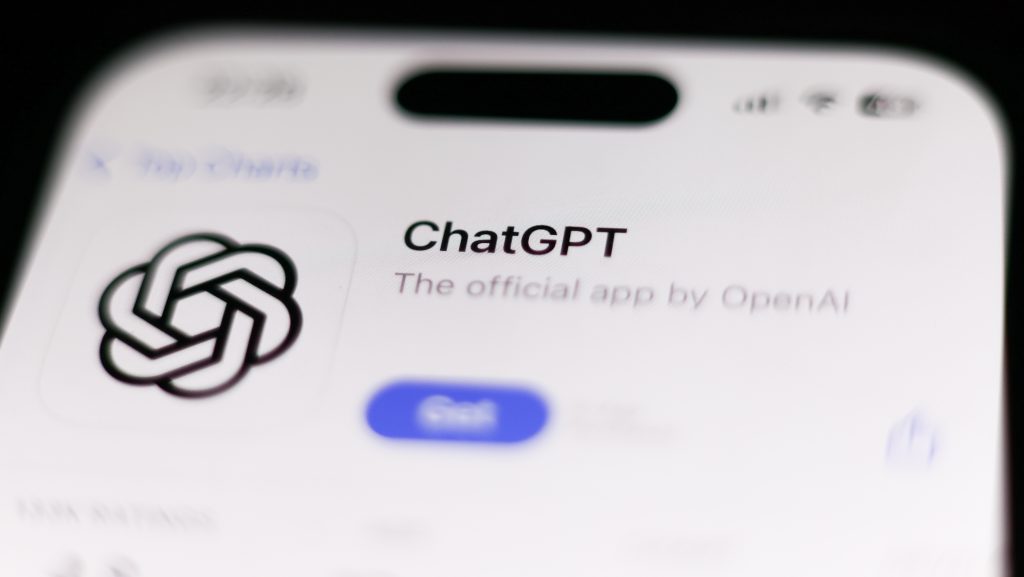 Új funkciót kap a ChatGPT: megérkezett a csoportos beszélgetés