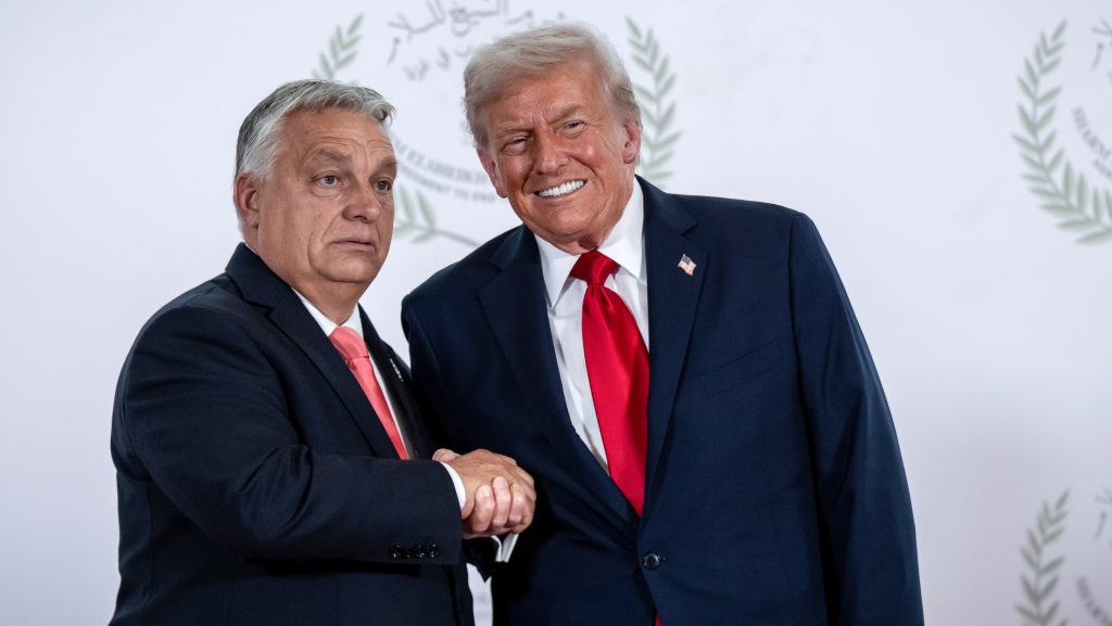 5-10 százalékkal magasabb kiskereskedelmi árak jöhetnek a kutaknál, ha Trump nem ad haladékot Orbánnak