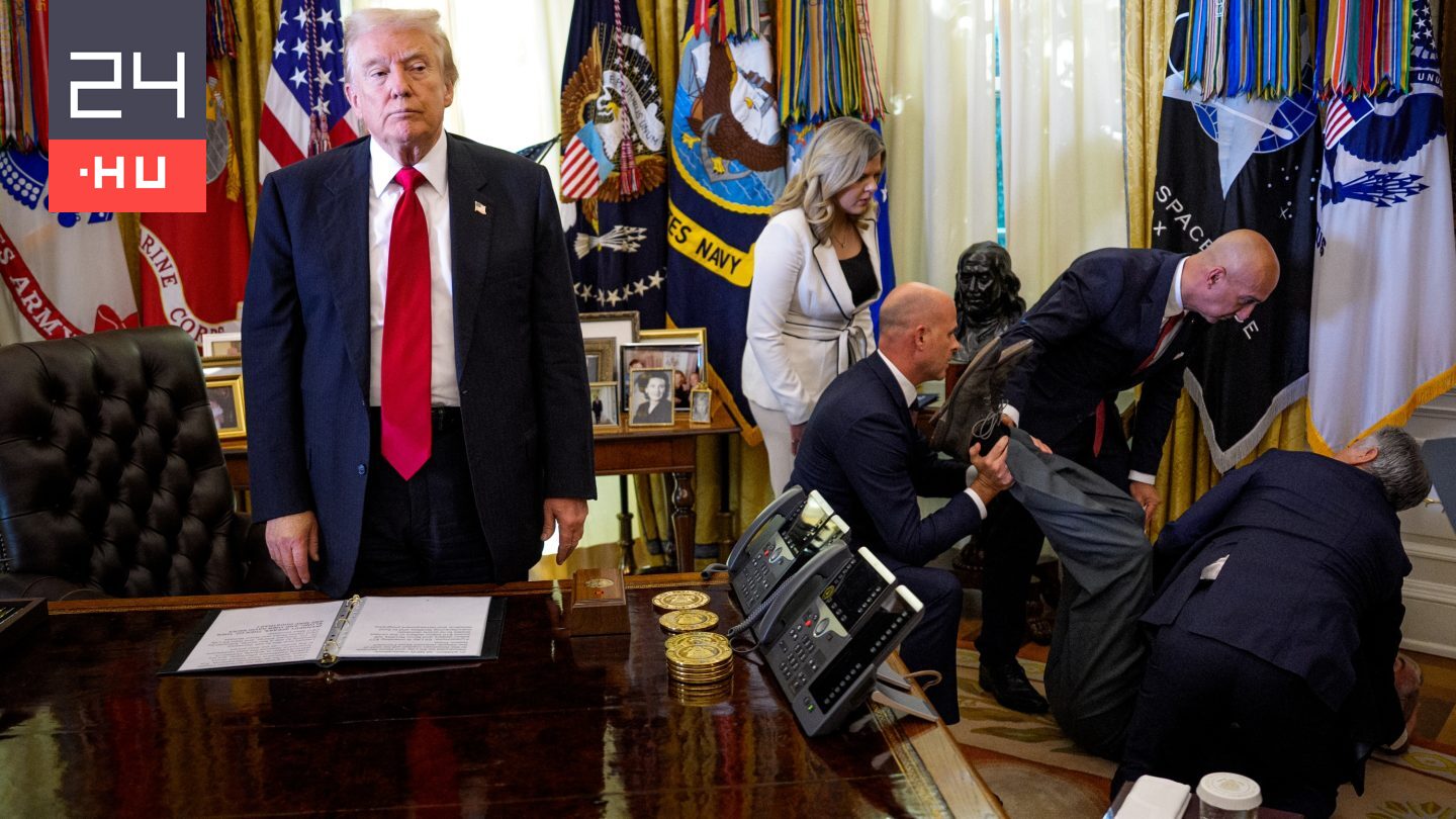 Élő adásban csuklott össze egy férfi Trump Ovális Irodában tartott sajtótájékoztatóján