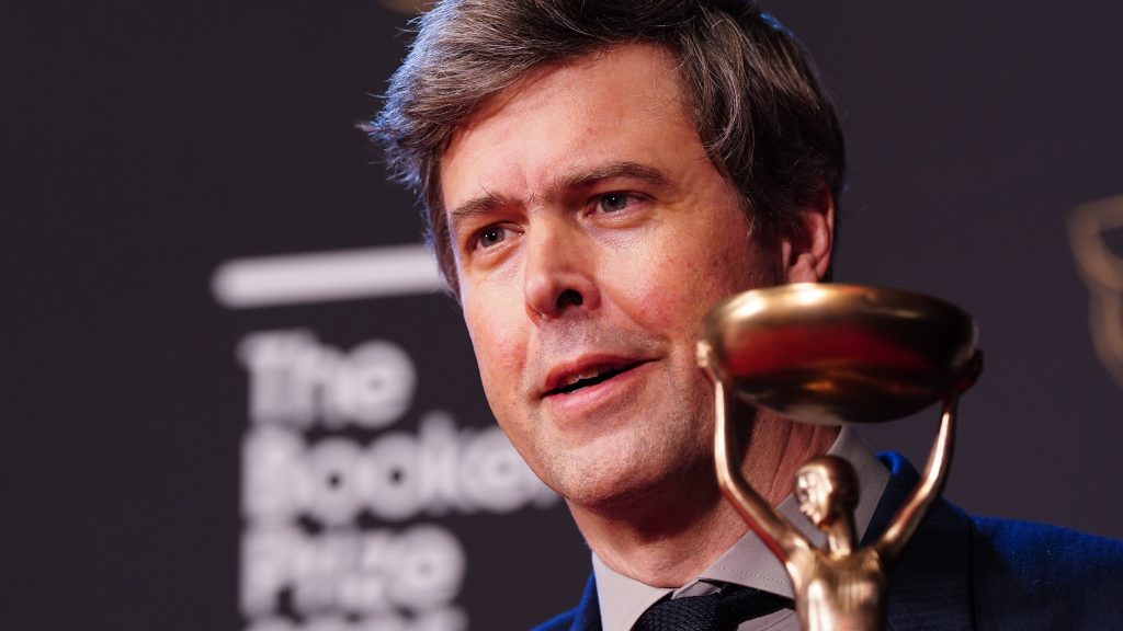 Egy magyar bevándorló történetével nyert Booker-díjat David Szalay, akiért Dua Lipa is rajong