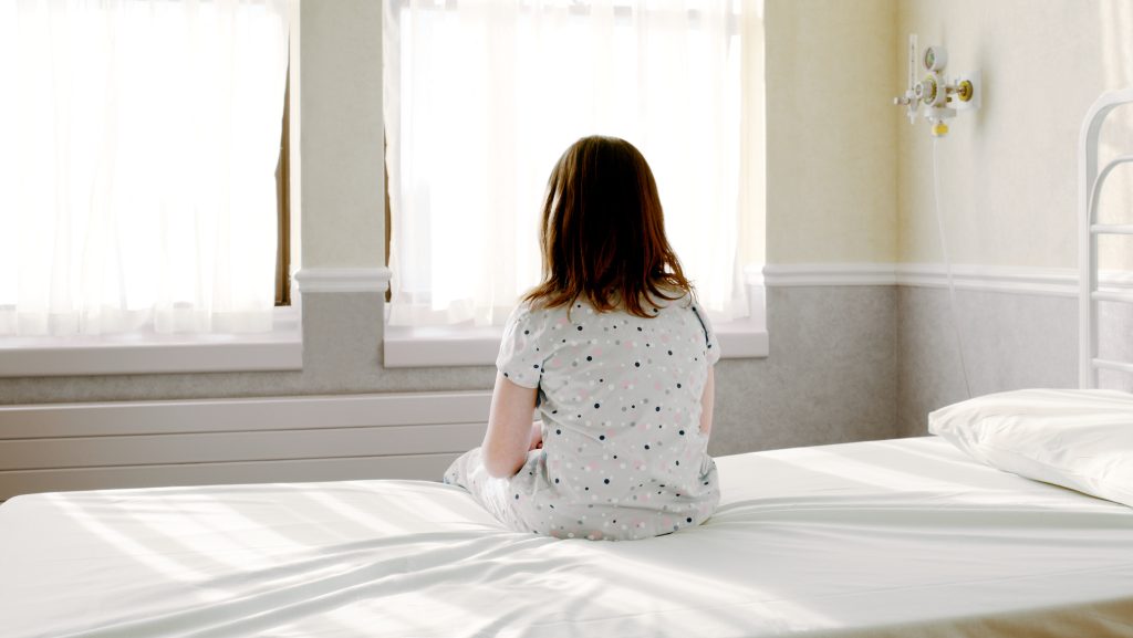 A túlsúlyos család kamerán keresztül figyelte a tinédzsert, akit majdnem halálra éheztettek