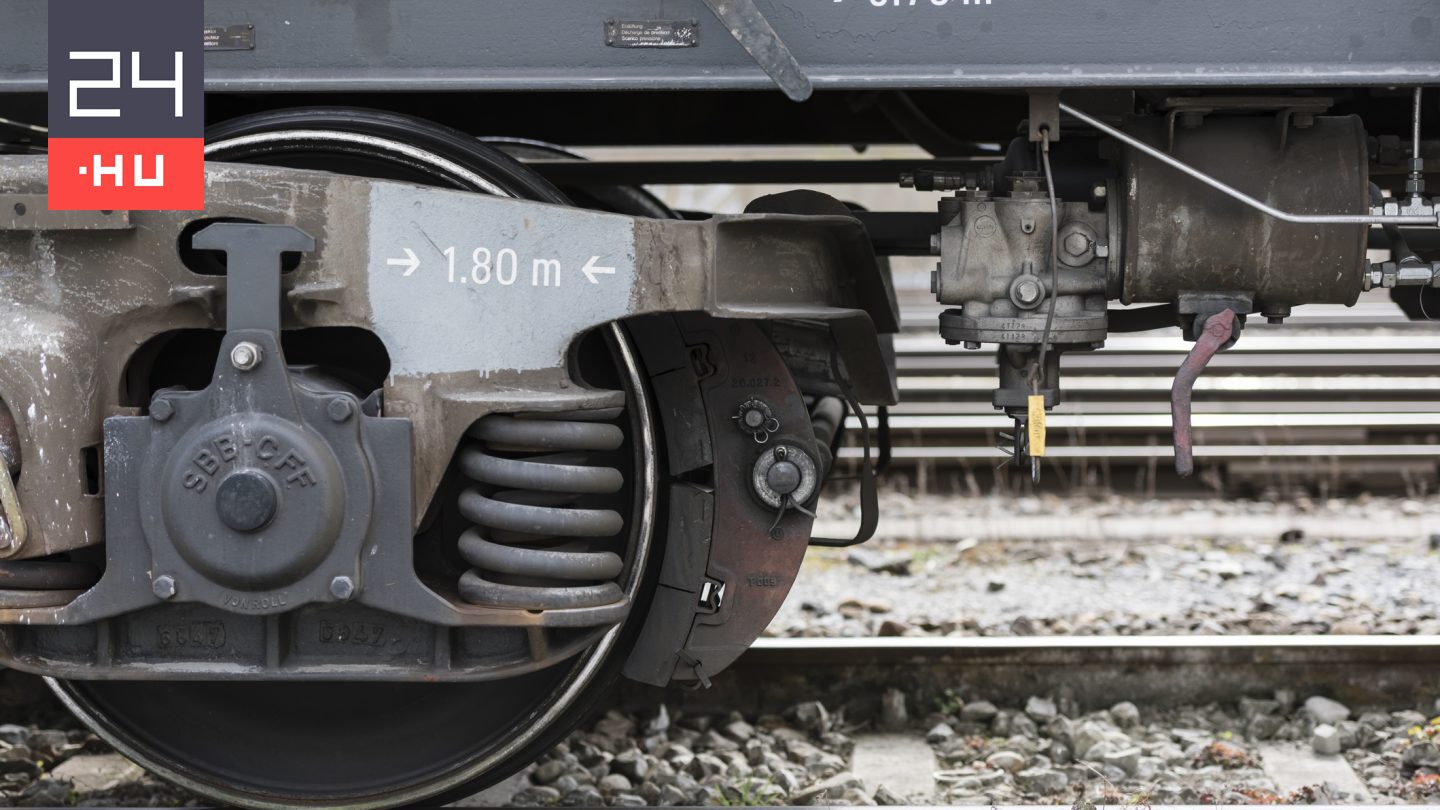 Egy 15 éves lányt gázolt halálra a vonat Isaszegnél, szerelmi bánatában léphetett a szerelvény elé