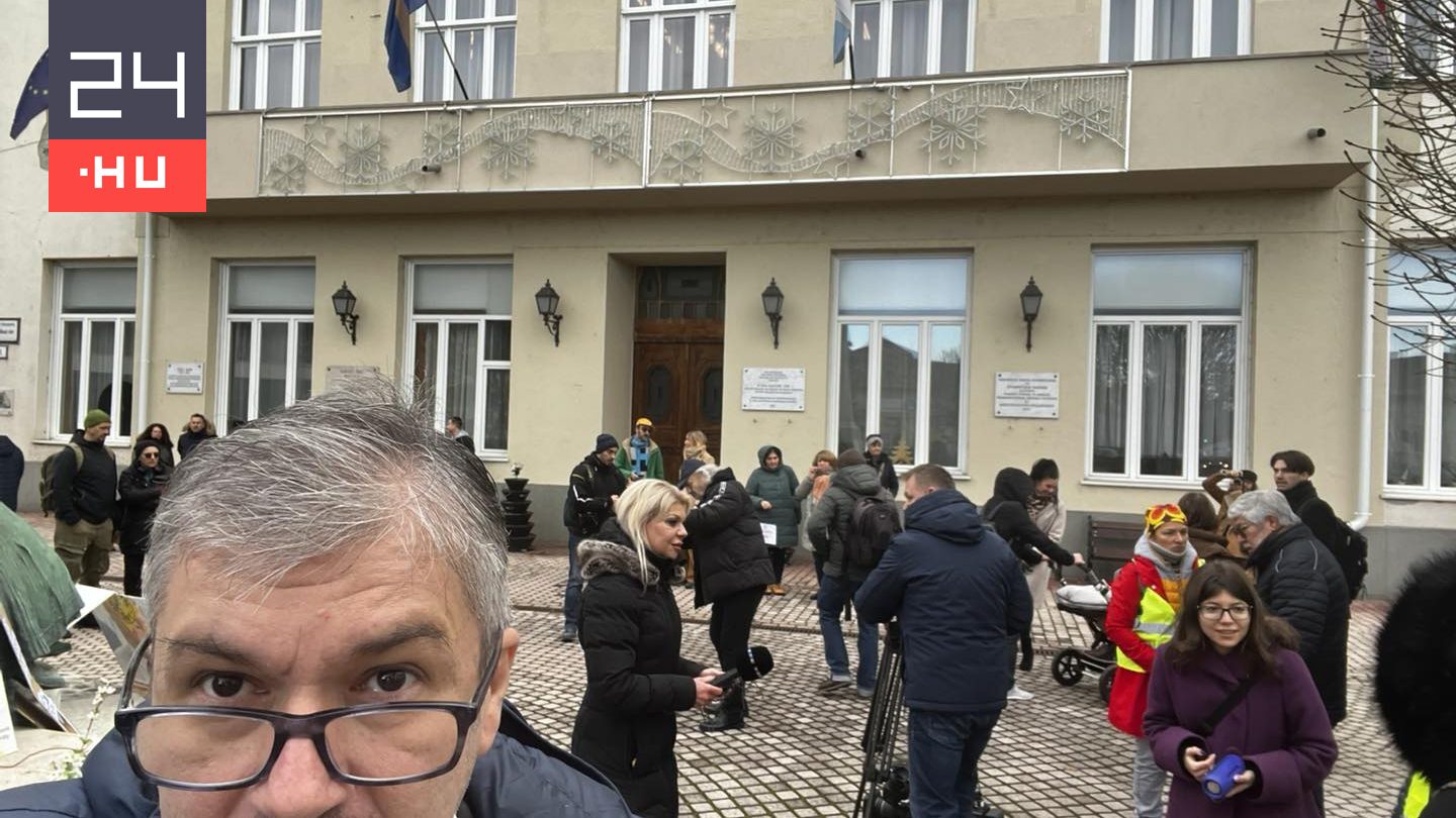 Hadházy: szigorúan kötelező drogprevenciós előadásra kell menniük az állatorvos-hallgatónak