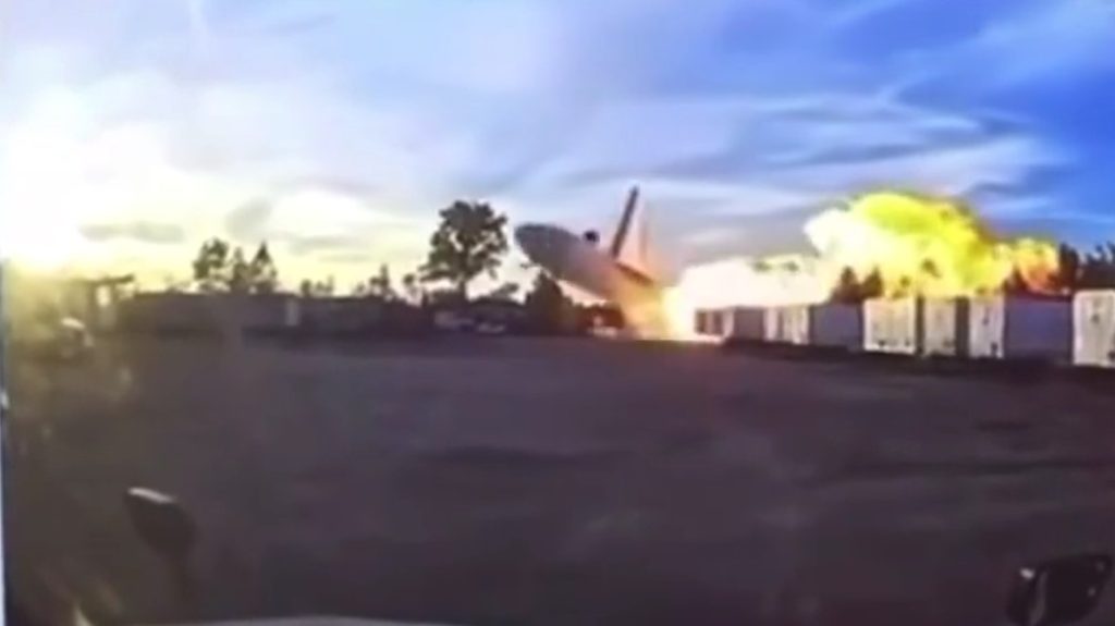 Legalább kilenc ember meghalt, miután egy teherszállító repülő lezuhant Kentuckyban – videón a légikatasztrófa