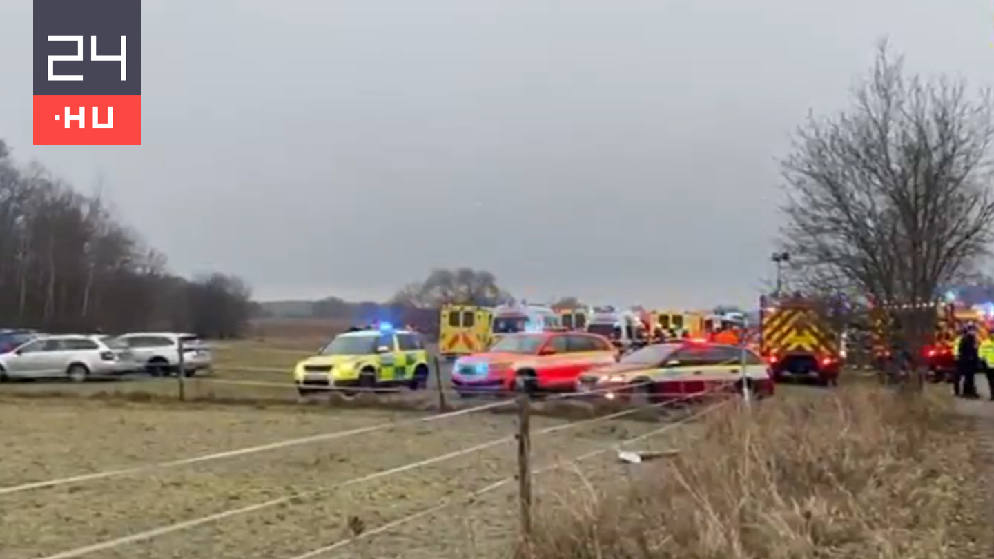 Vonatok ütköztek Csehországban, mentőhelikopter is érkezett a helyszínre