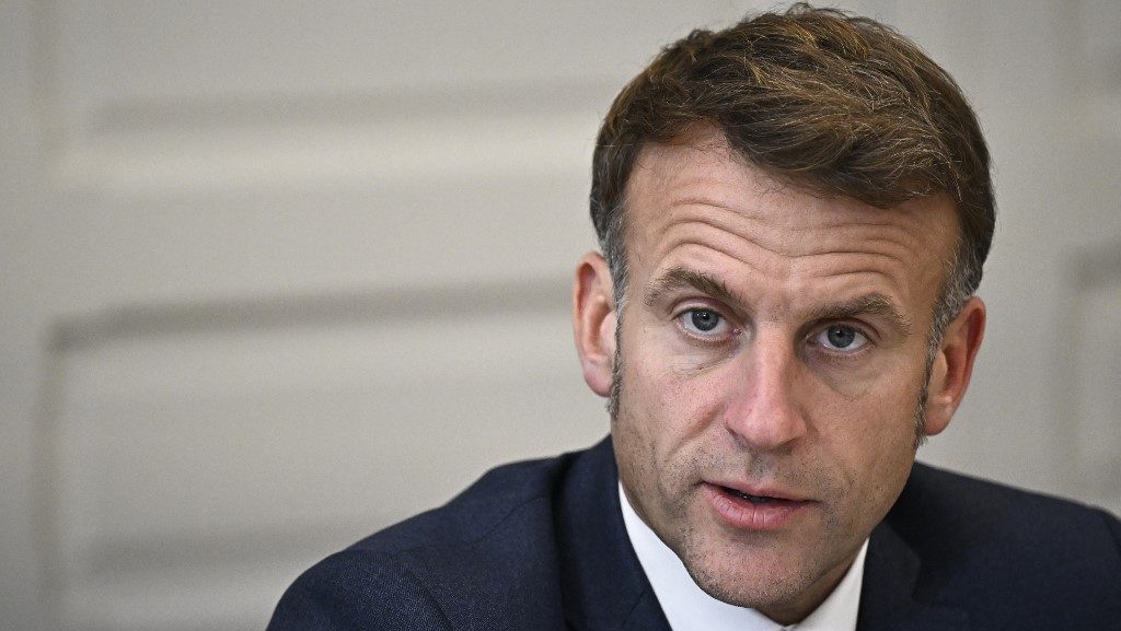 Macron: nyomást kell gyakorolni Putyinra