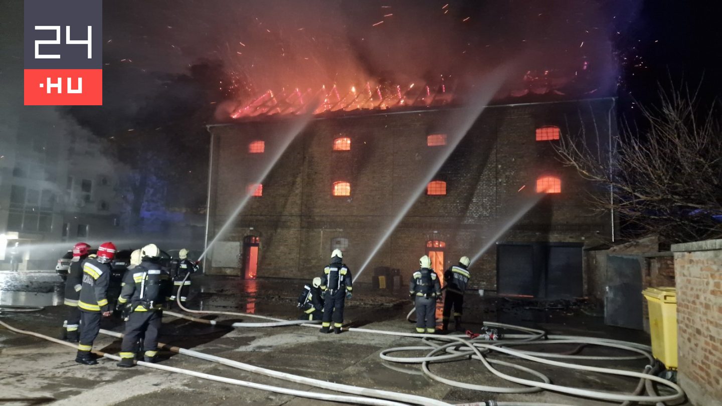 Videó: több tíz méteres lángokkal égett a húsüzem Makón