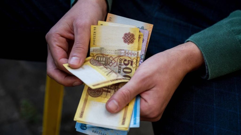 Ismét csúcsot döntött a forint