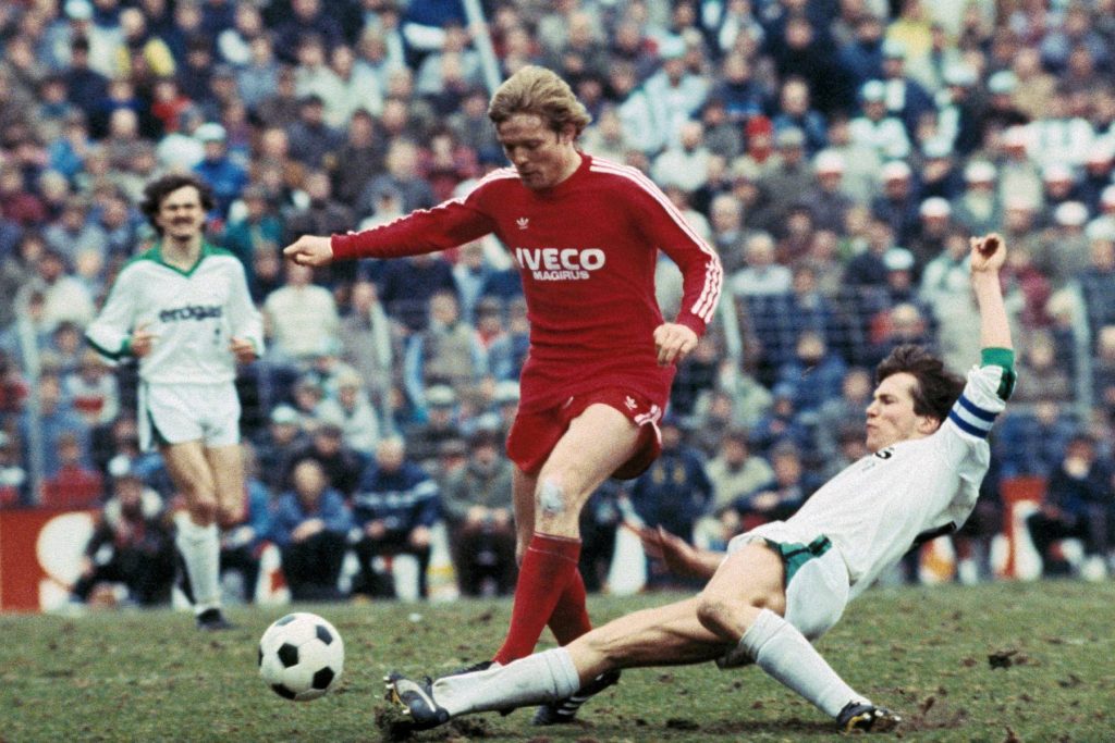 Csapágyasra hajtott focisták? Negyven éve az igazán elszántak egy nap alatt két fontos meccset is lenyomtak 2