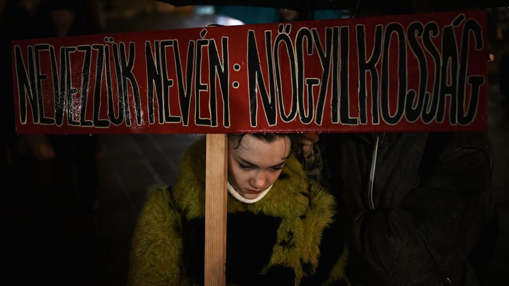 „Ők már nem szólhatnak, nekünk kell” – a nőgyilkosságok áldozataira emlékeztek Budapesten