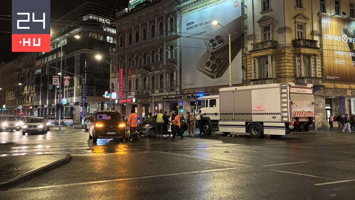 Autós baleset történt a Blaha Lujza téren