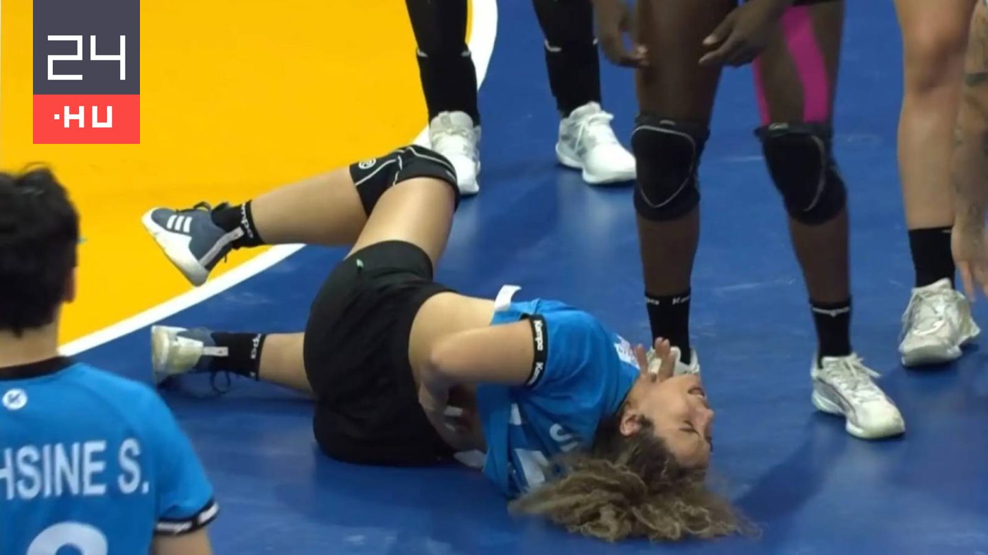 Kézi-vb: elvesztette az eszméletét, hordágyon vitték le a játékost