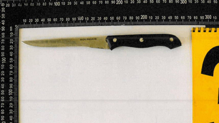 Vasvillával és késsel támadtak egy hétéves unokájával sétáló nagymamára