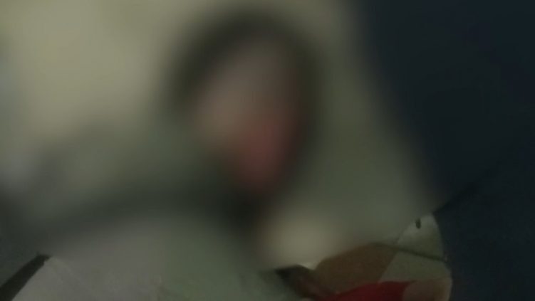 Másfél évnyi bántalmazás után kért segítséget egy nő, akit rendszeresen vert a párja a gyerek előtt