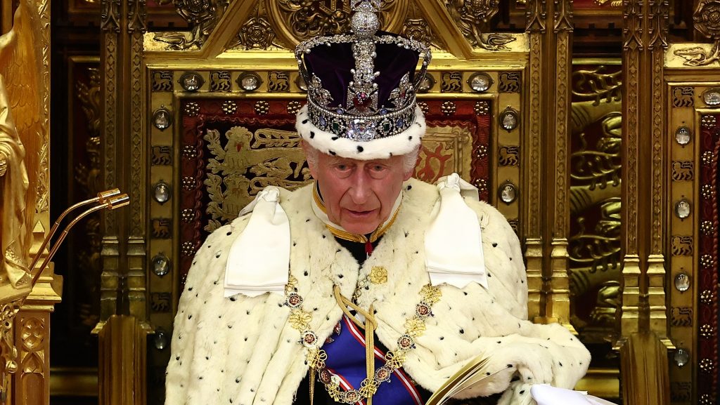 Először beszélt nyilvánosan daganatos betegsége kezeléséről a brit uralkodó