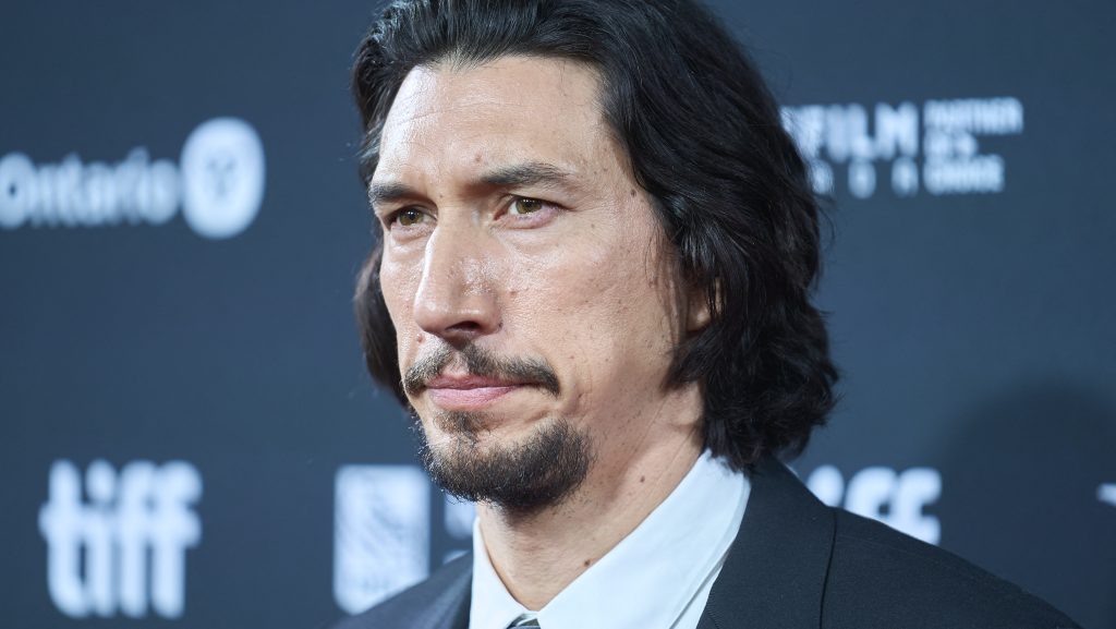 Adam Driver egy forgatási szünetében beült a Zeneakadémia koncertjére