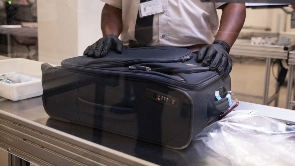 Teának álcázott metamfetaminnal próbált átjutni a reptéri ellenőrzésen egy nő Sydney-ben