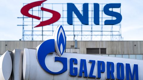 NIS és Gazprom embléma