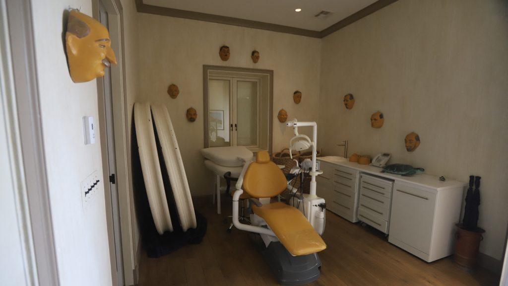 Sosem látott képek kerültek elő Epstein hírhedt magánszigetéről