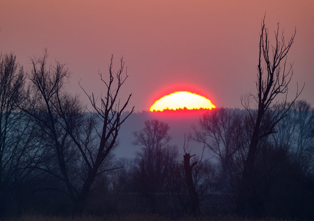 Hétvégén sem kell elengednünk a napos égbolt látványát