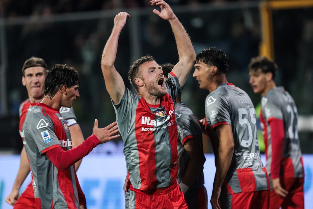 Tizenhat évesen gyárban melózott, részese volt a PL legnagyobb csodájának, és még 38 évesen is megmutatná a kétkedőknek az energiaital-függő csatár 1