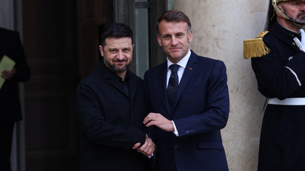 Der Spiegel: Macron figyelmeztette Zelenszkijt, hogy az amerikaiak elárulhatják Ukrajnát